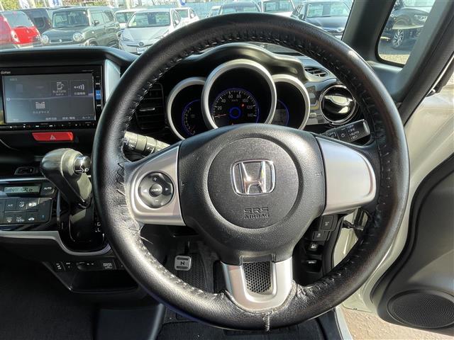 N-BOXカスタム G SSパッケージ 純正ナビゲーション バックカメラ 両側パワースライドドア HIDヘッドライト フォグランプ TRC アイドリングストップ 両席シートヒーター 社外アルミ積み込み プッシュスタート スマートキー(24枚目)