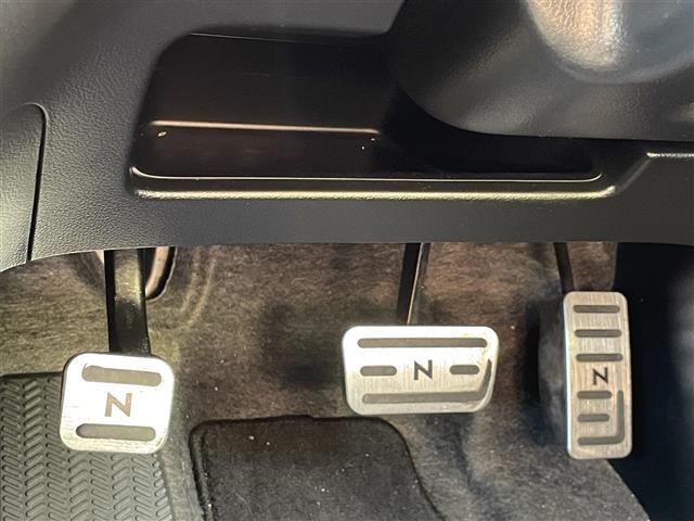 N-BOXカスタム G SSパッケージ 純正ナビゲーション バックカメラ 両側パワースライドドア HIDヘッドライト フォグランプ TRC アイドリングストップ 両席シートヒーター 社外アルミ積み込み プッシュスタート スマートキー(26枚目)