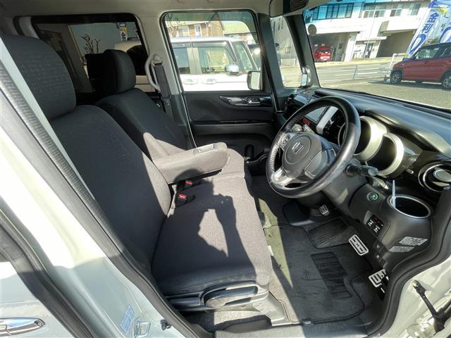 N-BOXカスタム G SSパッケージ 純正ナビゲーション バックカメラ 両側パワースライドドア HIDヘッドライト フォグランプ TRC アイドリングストップ 両席シートヒーター 社外アルミ積み込み プッシュスタート スマートキー(35枚目)