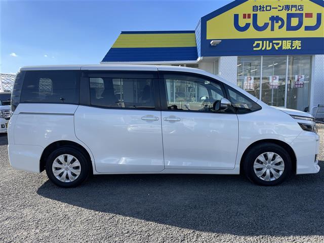 ヴォクシー Ｘ　純正ナビゲーション　バックカメラ　ＥＴＣ　両側パワースライドドア　オートＬＥＤヘッドライト　ＬＥＤデイライト　プッシュスタートスマートキー　ＴＲＣ　ＥＣＯモード切替　アイドリングストップ　リヤエアコン（9枚目）