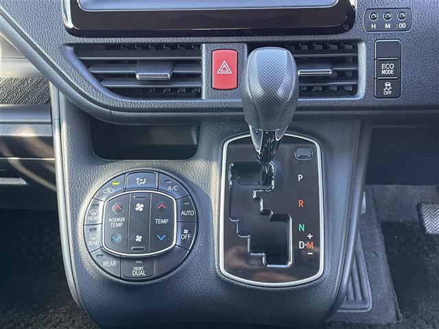 ヴォクシー Ｘ　純正ナビゲーション　バックカメラ　ＥＴＣ　両側パワースライドドア　オートＬＥＤヘッドライト　ＬＥＤデイライト　プッシュスタートスマートキー　ＴＲＣ　ＥＣＯモード切替　アイドリングストップ　リヤエアコン（19枚目）