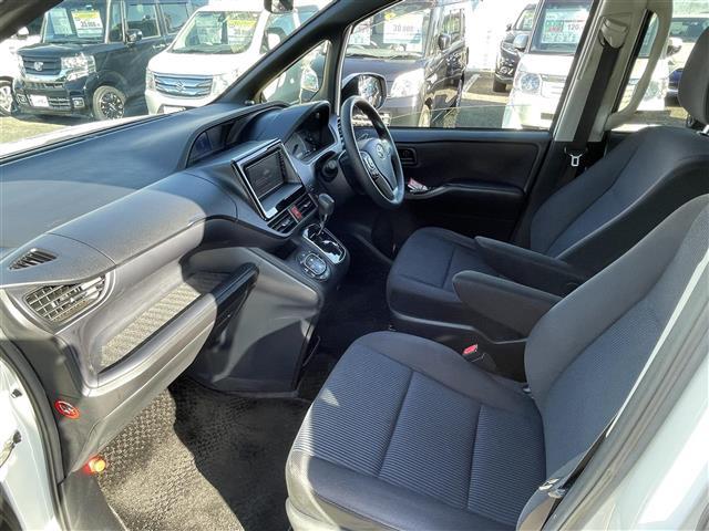 ヴォクシー Ｘ　純正ナビゲーション　バックカメラ　ＥＴＣ　両側パワースライドドア　オートＬＥＤヘッドライト　ＬＥＤデイライト　プッシュスタートスマートキー　ＴＲＣ　ＥＣＯモード切替　アイドリングストップ　リヤエアコン（29枚目）