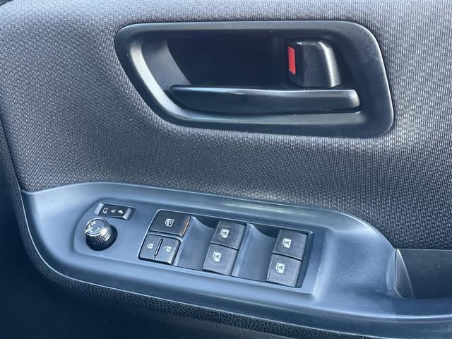 ヴォクシー Ｘ　純正ナビゲーション　バックカメラ　ＥＴＣ　両側パワースライドドア　オートＬＥＤヘッドライト　ＬＥＤデイライト　プッシュスタートスマートキー　ＴＲＣ　ＥＣＯモード切替　アイドリングストップ　リヤエアコン（31枚目）