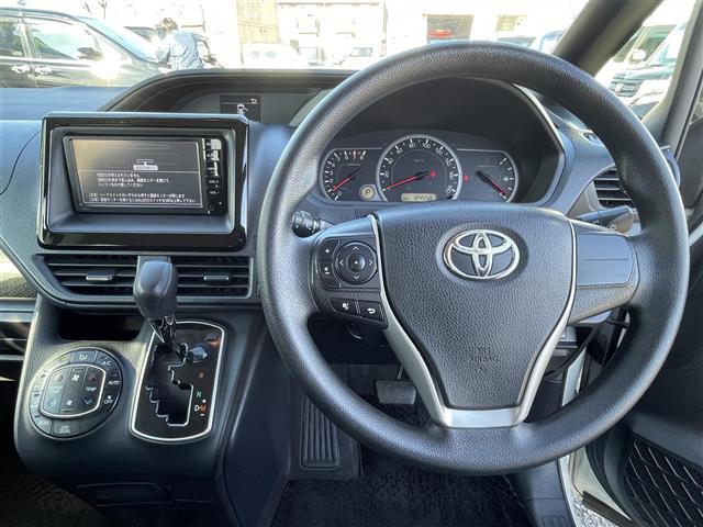 ヴォクシー Ｘ　純正ナビゲーション　バックカメラ　ＥＴＣ　両側パワースライドドア　オートＬＥＤヘッドライト　ＬＥＤデイライト　プッシュスタートスマートキー　ＴＲＣ　ＥＣＯモード切替　アイドリングストップ　リヤエアコン（32枚目）