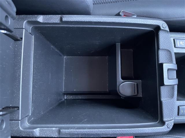 エクストレイル ２０Ｘ　エマージェンシーブレーキパッケージ　純正ＳＤナビ（ＣＤ／ＤＶＤ／ＢＴ／フルセグＴＶ）／バックカメラ＆全方位カメラ／エマージェンシーブレーキ／車線逸脱警報／ブラインドスポットモニター／クルーズコントロール／革巻きステアリング（12枚目）