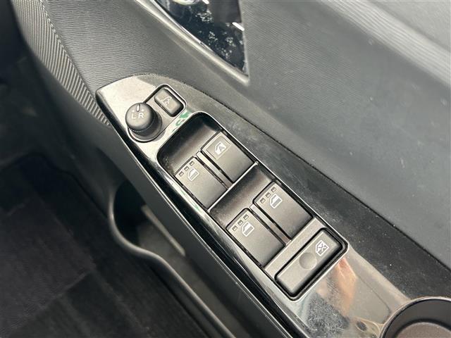 タント カスタムＸ　ＳＡ　禁煙　純正ナビ　ＣＤ／ＤＶＤ／ＤＴＶ／Ｂｌｕｅｔｏｏｔｈ　バックカメラ　両側パワースライドドア　ＬＥＤオートライト　ＥＴＣ　スマートキー　プッシュスタート　純正フロアマット　純正ドアバイザー（16枚目）