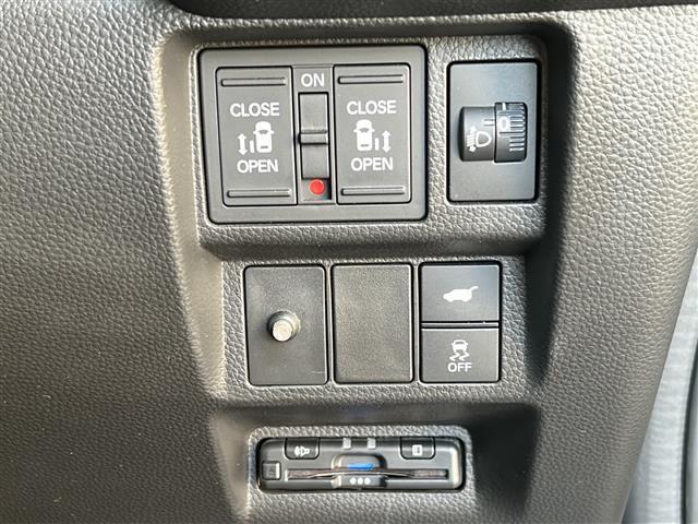 ステップワゴン e:HEVスパーダ 禁煙 純正11.4型ナビ 15.6型フリップダウンモニター 前後ドライブレコーダー オットマン パワーバックドア BSI ホンダセンシング シートヒーター コンビシート トリプルゾーンエアコン ETC(13枚目)