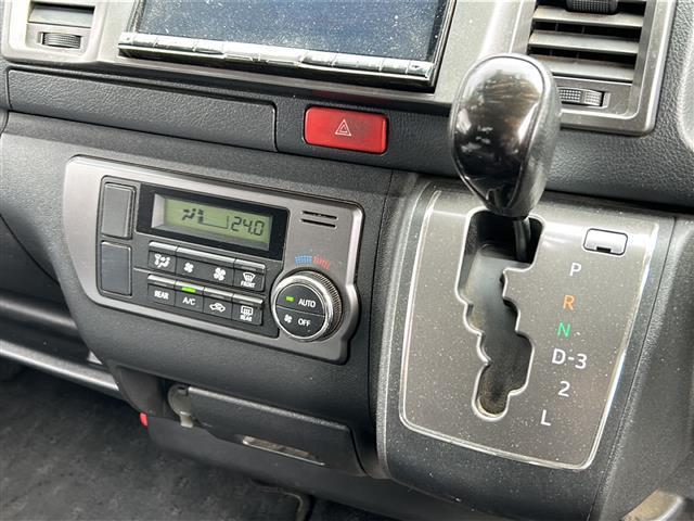 ハイエースバン スーパーGL ダークプライム バックカメラ ETC LEDヘッドライト ウッドコンビステアリング 電動格納ミラー ドアバイザー スマートキー/プッシュスタート オートライト リモートスタート フロアマット(6枚目)