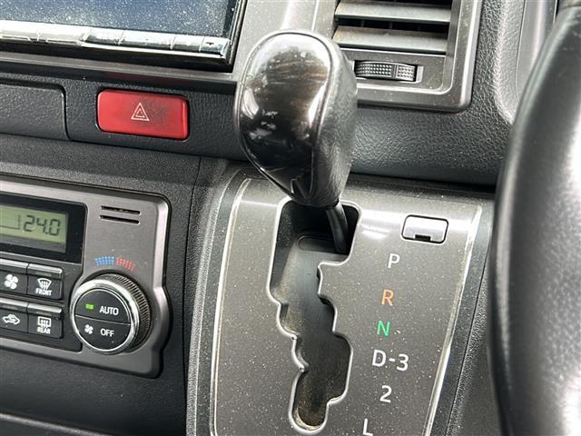 ハイエースバン スーパーGL ダークプライム バックカメラ ETC LEDヘッドライト ウッドコンビステアリング 電動格納ミラー ドアバイザー スマートキー/プッシュスタート オートライト リモートスタート フロアマット(7枚目)