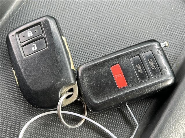 ハイエースバン スーパーGL ダークプライム バックカメラ ETC LEDヘッドライト ウッドコンビステアリング 電動格納ミラー ドアバイザー スマートキー/プッシュスタート オートライト リモートスタート フロアマット(19枚目)