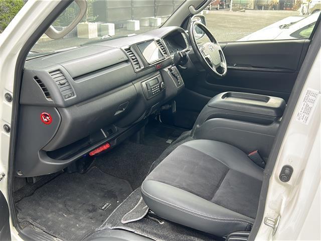 ハイエースバン スーパーGL ダークプライム バックカメラ ETC LEDヘッドライト ウッドコンビステアリング 電動格納ミラー ドアバイザー スマートキー/プッシュスタート オートライト リモートスタート フロアマット(22枚目)