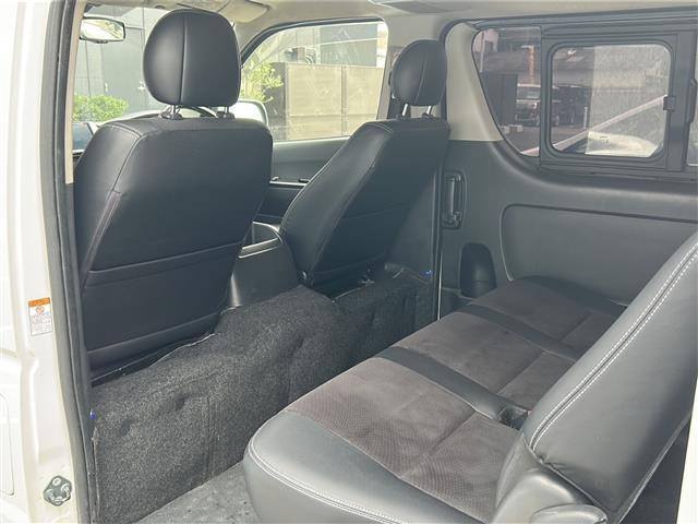 ハイエースバン スーパーGL ダークプライム バックカメラ ETC LEDヘッドライト ウッドコンビステアリング 電動格納ミラー ドアバイザー スマートキー/プッシュスタート オートライト リモートスタート フロアマット(23枚目)