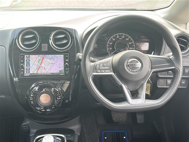 ノート ｅ－パワー　Ｘ　Ｖセレクション　禁煙　エマージェンシーブレーキ　純正ナビ　ＤＶＤ／ＤＴＶ／Ｂｌｕｅｔｏｏｔｈ　アラウンドビューモニター　デジタルインナーミラー　ＬＥＤオートライト　ドライブレコーダー　ステアスイッチ　純正ＡＷ（4枚目）