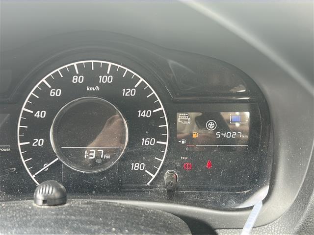 ノート ｅ－パワー　Ｘ　Ｖセレクション　禁煙　エマージェンシーブレーキ　純正ナビ　ＤＶＤ／ＤＴＶ／Ｂｌｕｅｔｏｏｔｈ　アラウンドビューモニター　デジタルインナーミラー　ＬＥＤオートライト　ドライブレコーダー　ステアスイッチ　純正ＡＷ（9枚目）