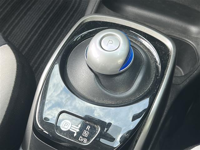 ノート ｅ－パワー　Ｘ　Ｖセレクション　禁煙　エマージェンシーブレーキ　純正ナビ　ＤＶＤ／ＤＴＶ／Ｂｌｕｅｔｏｏｔｈ　アラウンドビューモニター　デジタルインナーミラー　ＬＥＤオートライト　ドライブレコーダー　ステアスイッチ　純正ＡＷ（11枚目）