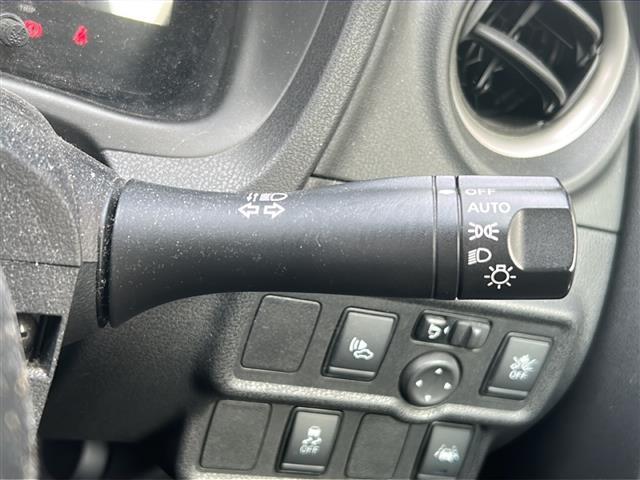 ノート ｅ－パワー　Ｘ　Ｖセレクション　禁煙　エマージェンシーブレーキ　純正ナビ　ＤＶＤ／ＤＴＶ／Ｂｌｕｅｔｏｏｔｈ　アラウンドビューモニター　デジタルインナーミラー　ＬＥＤオートライト　ドライブレコーダー　ステアスイッチ　純正ＡＷ（13枚目）