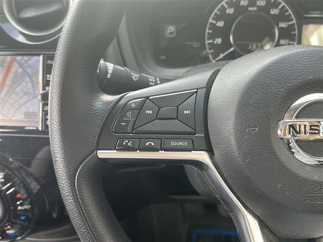 ノート ｅ－パワー　Ｘ　Ｖセレクション　禁煙　エマージェンシーブレーキ　純正ナビ　ＤＶＤ／ＤＴＶ／Ｂｌｕｅｔｏｏｔｈ　アラウンドビューモニター　デジタルインナーミラー　ＬＥＤオートライト　ドライブレコーダー　ステアスイッチ　純正ＡＷ（14枚目）