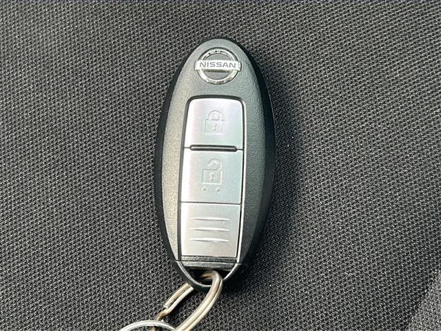 ノート ｅ－パワー　Ｘ　Ｖセレクション　禁煙　エマージェンシーブレーキ　純正ナビ　ＤＶＤ／ＤＴＶ／Ｂｌｕｅｔｏｏｔｈ　アラウンドビューモニター　デジタルインナーミラー　ＬＥＤオートライト　ドライブレコーダー　ステアスイッチ　純正ＡＷ（16枚目）