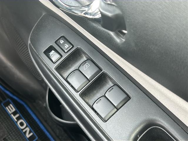 ノート ｅ－パワー　Ｘ　Ｖセレクション　禁煙　エマージェンシーブレーキ　純正ナビ　ＤＶＤ／ＤＴＶ／Ｂｌｕｅｔｏｏｔｈ　アラウンドビューモニター　デジタルインナーミラー　ＬＥＤオートライト　ドライブレコーダー　ステアスイッチ　純正ＡＷ（18枚目）