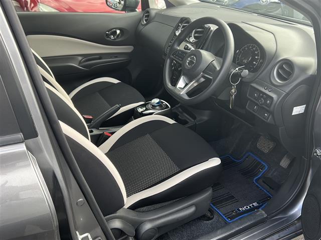 ノート ｅ－パワー　Ｘ　Ｖセレクション　禁煙　エマージェンシーブレーキ　純正ナビ　ＤＶＤ／ＤＴＶ／Ｂｌｕｅｔｏｏｔｈ　アラウンドビューモニター　デジタルインナーミラー　ＬＥＤオートライト　ドライブレコーダー　ステアスイッチ　純正ＡＷ（19枚目）