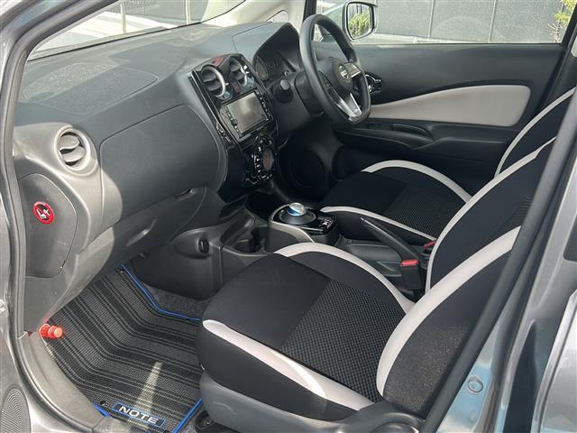 ノート ｅ－パワー　Ｘ　Ｖセレクション　禁煙　エマージェンシーブレーキ　純正ナビ　ＤＶＤ／ＤＴＶ／Ｂｌｕｅｔｏｏｔｈ　アラウンドビューモニター　デジタルインナーミラー　ＬＥＤオートライト　ドライブレコーダー　ステアスイッチ　純正ＡＷ（24枚目）