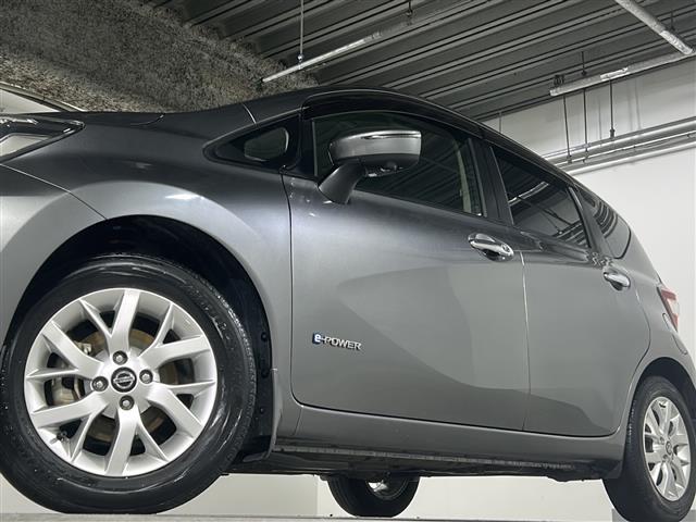 ノート ｅ－パワー　Ｘ　Ｖセレクション　禁煙　エマージェンシーブレーキ　純正ナビ　ＤＶＤ／ＤＴＶ／Ｂｌｕｅｔｏｏｔｈ　アラウンドビューモニター　デジタルインナーミラー　ＬＥＤオートライト　ドライブレコーダー　ステアスイッチ　純正ＡＷ（35枚目）