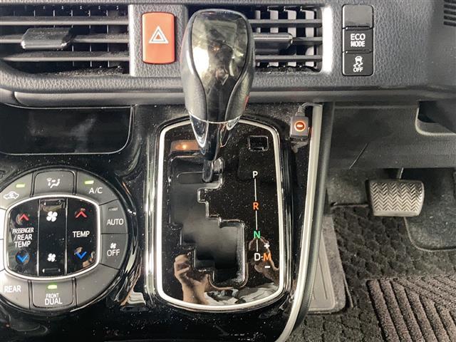 エスクァイア Gi 純正ナビ 両側パワースライドドア プリクラッシュセーフティ レーダークルーズコントロール レーンキープアシスト TRDエアロパーツ シートヒーター 純正アルミホイール 前後ドライブレコーダー LED(7枚目)