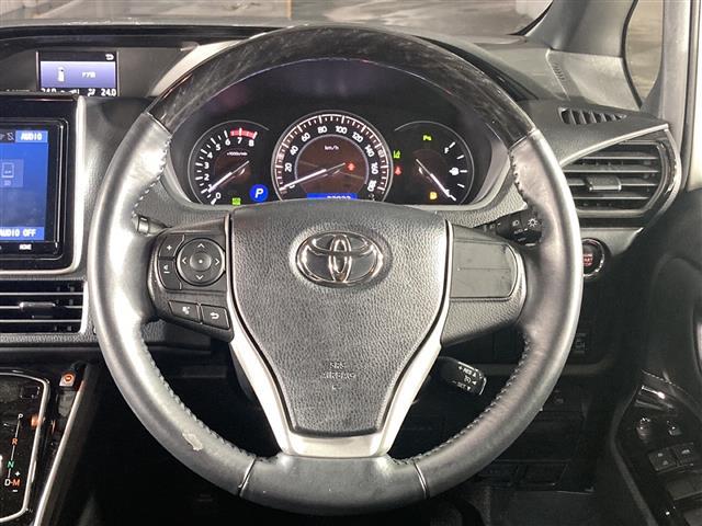 エスクァイア Gi 純正ナビ 両側パワースライドドア プリクラッシュセーフティ レーダークルーズコントロール レーンキープアシスト TRDエアロパーツ シートヒーター 純正アルミホイール 前後ドライブレコーダー LED(8枚目)