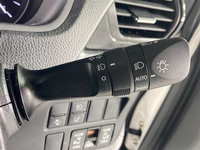 エスクァイア Gi 純正ナビ 両側パワースライドドア プリクラッシュセーフティ レーダークルーズコントロール レーンキープアシスト TRDエアロパーツ シートヒーター 純正アルミホイール 前後ドライブレコーダー LED(11枚目)