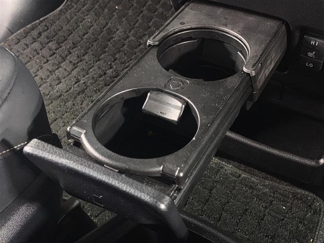 エスクァイア Gi 純正ナビ 両側パワースライドドア プリクラッシュセーフティ レーダークルーズコントロール レーンキープアシスト TRDエアロパーツ シートヒーター 純正アルミホイール 前後ドライブレコーダー LED(19枚目)