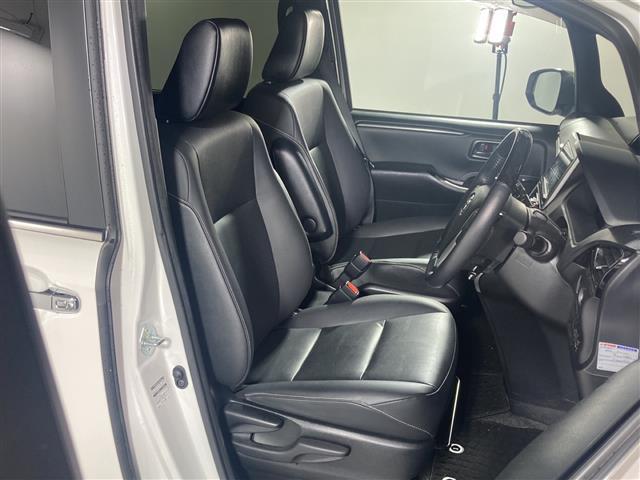 エスクァイア Gi 純正ナビ 両側パワースライドドア プリクラッシュセーフティ レーダークルーズコントロール レーンキープアシスト TRDエアロパーツ シートヒーター 純正アルミホイール 前後ドライブレコーダー LED(24枚目)