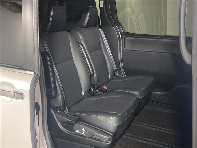 エスクァイア Gi 純正ナビ 両側パワースライドドア プリクラッシュセーフティ レーダークルーズコントロール レーンキープアシスト TRDエアロパーツ シートヒーター 純正アルミホイール 前後ドライブレコーダー LED(26枚目)