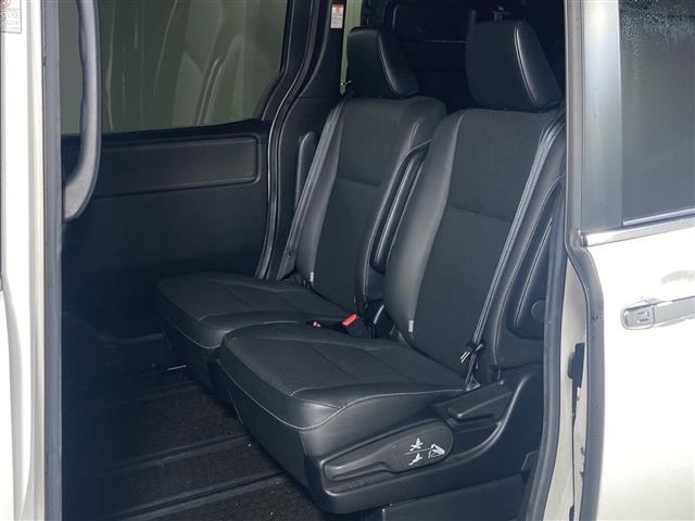 エスクァイア Gi 純正ナビ 両側パワースライドドア プリクラッシュセーフティ レーダークルーズコントロール レーンキープアシスト TRDエアロパーツ シートヒーター 純正アルミホイール 前後ドライブレコーダー LED(27枚目)