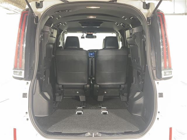 エスクァイア Gi 純正ナビ 両側パワースライドドア プリクラッシュセーフティ レーダークルーズコントロール レーンキープアシスト TRDエアロパーツ シートヒーター 純正アルミホイール 前後ドライブレコーダー LED(31枚目)