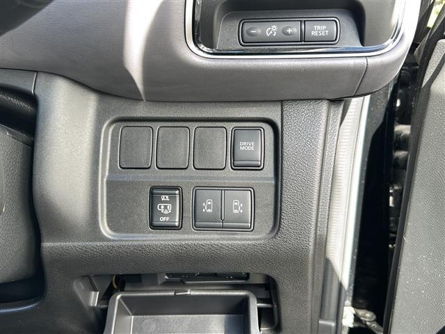 セレナ e-パワー ハイウェイスターV 禁煙 セーフティパックB 純正ナビ フリップダウンモニター アラウンドビューモニター プロパイロット デジタルミラー BSW ドライブレコーダー 前後ドライブレコーダー ETC OP16インチアルミ(8枚目)