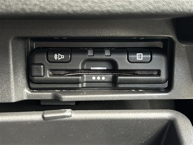 セレナ e-パワー ハイウェイスターV 禁煙 セーフティパックB 純正ナビ フリップダウンモニター アラウンドビューモニター プロパイロット デジタルミラー BSW ドライブレコーダー 前後ドライブレコーダー ETC OP16インチアルミ(11枚目)