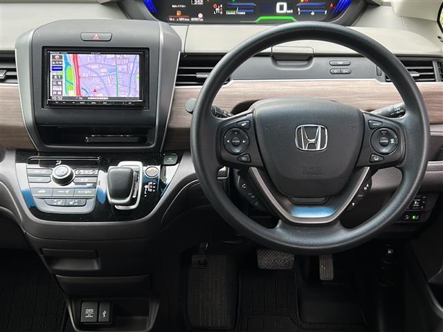 フリードハイブリッド ハイブリッド・Ｇ　禁煙　７人乗　社外ナビ　バックカメラ　シートヒータ　ホンダセンシング　レーダークルーズコントロール　両側パワースライドドア　ＬＥＤヘッドライト　アクティブコーナリングライト　ロールサンシェード（3枚目）