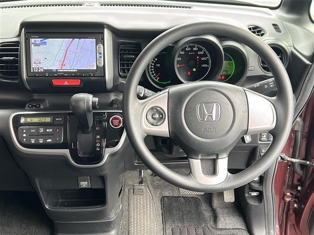 N-BOX G SSパッケージ 禁煙☆CTBA☆純正ナビ☆バックカメラ☆両側パワースライドドア☆スマートキー☆スペアキー☆純正アルミホイール☆ステアリングスイッチ☆純正フロアマット☆ドアバイザー☆ヘッドライトレベライザー(2枚目)