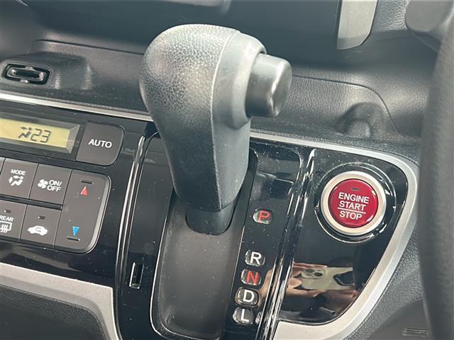 N-BOX G SSパッケージ 禁煙☆CTBA☆純正ナビ☆バックカメラ☆両側パワースライドドア☆スマートキー☆スペアキー☆純正アルミホイール☆ステアリングスイッチ☆純正フロアマット☆ドアバイザー☆ヘッドライトレベライザー(6枚目)