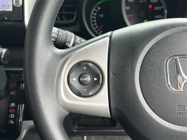 N-BOX G SSパッケージ 禁煙☆CTBA☆純正ナビ☆バックカメラ☆両側パワースライドドア☆スマートキー☆スペアキー☆純正アルミホイール☆ステアリングスイッチ☆純正フロアマット☆ドアバイザー☆ヘッドライトレベライザー(10枚目)