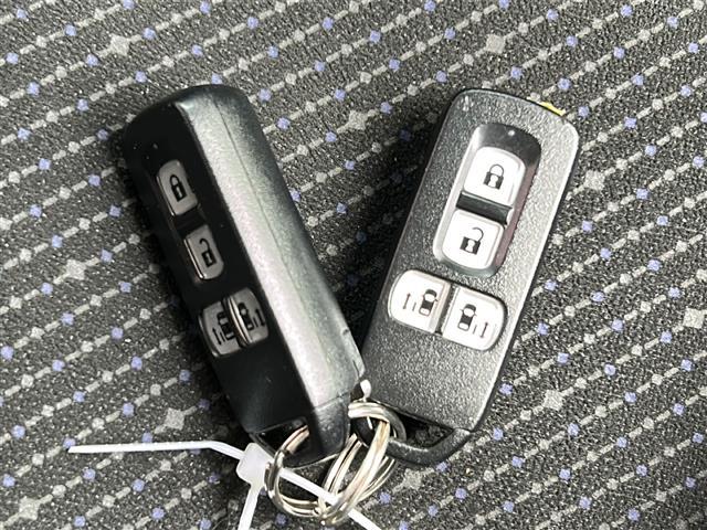 N-BOX G SSパッケージ 禁煙☆CTBA☆純正ナビ☆バックカメラ☆両側パワースライドドア☆スマートキー☆スペアキー☆純正アルミホイール☆ステアリングスイッチ☆純正フロアマット☆ドアバイザー☆ヘッドライトレベライザー(12枚目)