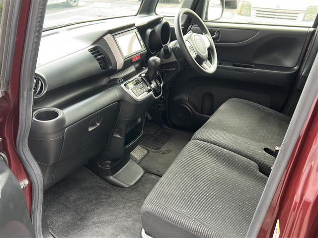 N-BOX G SSパッケージ 禁煙☆CTBA☆純正ナビ☆バックカメラ☆両側パワースライドドア☆スマートキー☆スペアキー☆純正アルミホイール☆ステアリングスイッチ☆純正フロアマット☆ドアバイザー☆ヘッドライトレベライザー(18枚目)