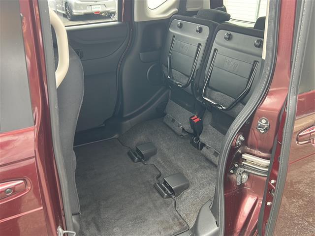 N-BOX G SSパッケージ 禁煙☆CTBA☆純正ナビ☆バックカメラ☆両側パワースライドドア☆スマートキー☆スペアキー☆純正アルミホイール☆ステアリングスイッチ☆純正フロアマット☆ドアバイザー☆ヘッドライトレベライザー(21枚目)