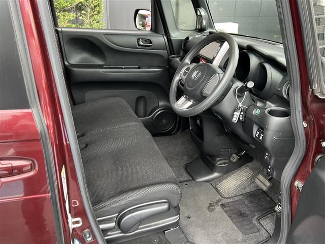 N-BOX G SSパッケージ 禁煙☆CTBA☆純正ナビ☆バックカメラ☆両側パワースライドドア☆スマートキー☆スペアキー☆純正アルミホイール☆ステアリングスイッチ☆純正フロアマット☆ドアバイザー☆ヘッドライトレベライザー(23枚目)