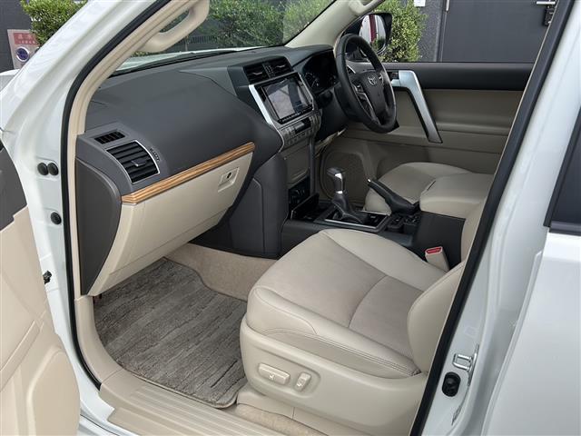 ランドクルーザープラド TX Lパッケージ マットブラックエディション 禁煙 サンルーフ アルパイン9インチナビ DVD/DTV/Bluetooth バックカメラ レーダークルーズコントロール ベージュレザーシート シートヒーター シートベンチレーション LEDライト(28枚目)