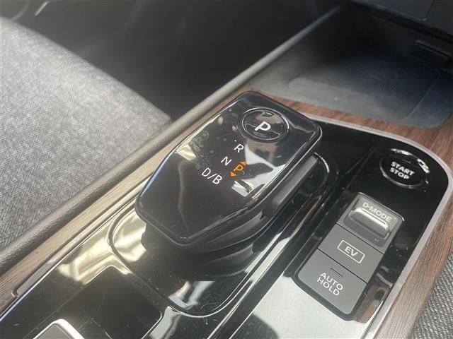 オーラ Ｇ　禁煙　ＢＯＳＥ　メーカーナビ　プロパイロット　アラウンドビューモニター　インテリジェントルームミラー　ドライブレコーダー　ＥＴＣ２．０　コーナーセンサー　ＬＥＤヘッドライト　フォグランプ　トノカバー（10枚目）