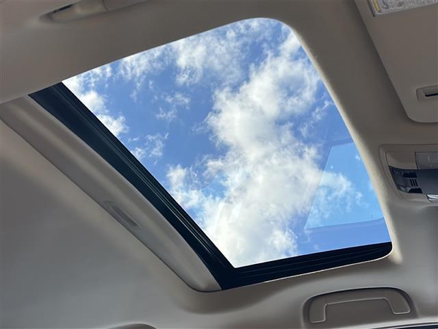 ランドクルーザープラド TX Lパッケージ マットブラックエディション 禁煙 7人乗 ムーンルーフ 純正9型ナビ バックカメラ HDMI/USB ドライブレコーダー ETC レザーシート シートヒーター/ベンチレーション ヘッドランプウォッシャー LEDヘッドランプ(3枚目)