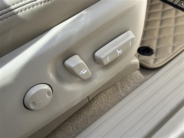 ランドクルーザープラド TX Lパッケージ マットブラックエディション 禁煙 7人乗 ムーンルーフ 純正9型ナビ バックカメラ HDMI/USB ドライブレコーダー ETC レザーシート シートヒーター/ベンチレーション ヘッドランプウォッシャー LEDヘッドランプ(16枚目)