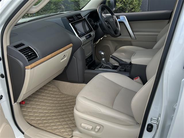 ランドクルーザープラド TX Lパッケージ マットブラックエディション 禁煙 7人乗 ムーンルーフ 純正9型ナビ バックカメラ HDMI/USB ドライブレコーダー ETC レザーシート シートヒーター/ベンチレーション ヘッドランプウォッシャー LEDヘッドランプ(24枚目)