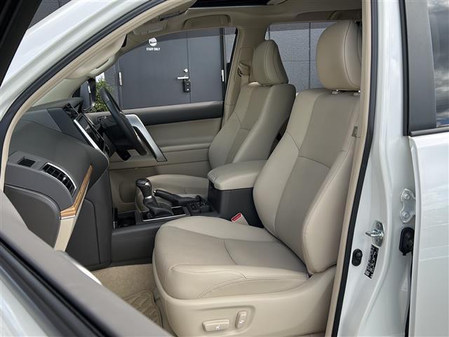 ランドクルーザープラド TX Lパッケージ マットブラックエディション 禁煙 7人乗 ムーンルーフ 純正9型ナビ バックカメラ HDMI/USB ドライブレコーダー ETC レザーシート シートヒーター/ベンチレーション ヘッドランプウォッシャー LEDヘッドランプ(25枚目)